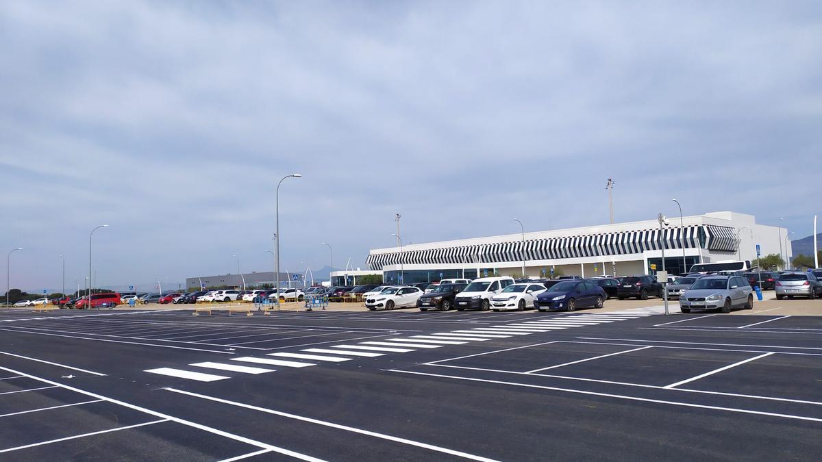 Imagen del nuevo aparcamiento habilitado en el aeropuerto de Castellón.