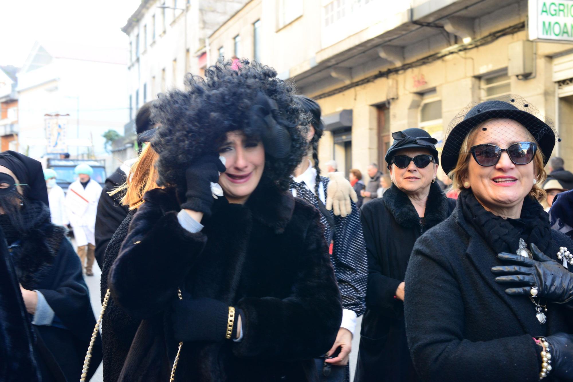 Moaña "llora" el fin del carnaval con el Enterro da Sardiña