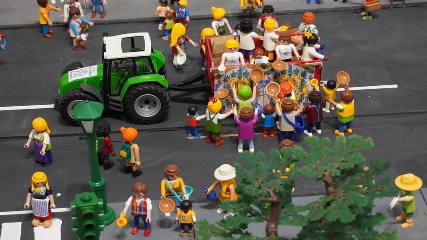 Un ejército de Playmobil desembarca en Manises