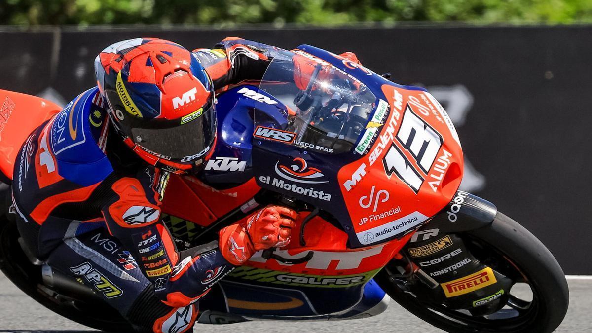 El piloto malasio Hakim Danish, durante la clasificación para el Gran Premio de República Checa de Moto3 en Brno, este sábado. EFE/ MARTIN DIVISEK
