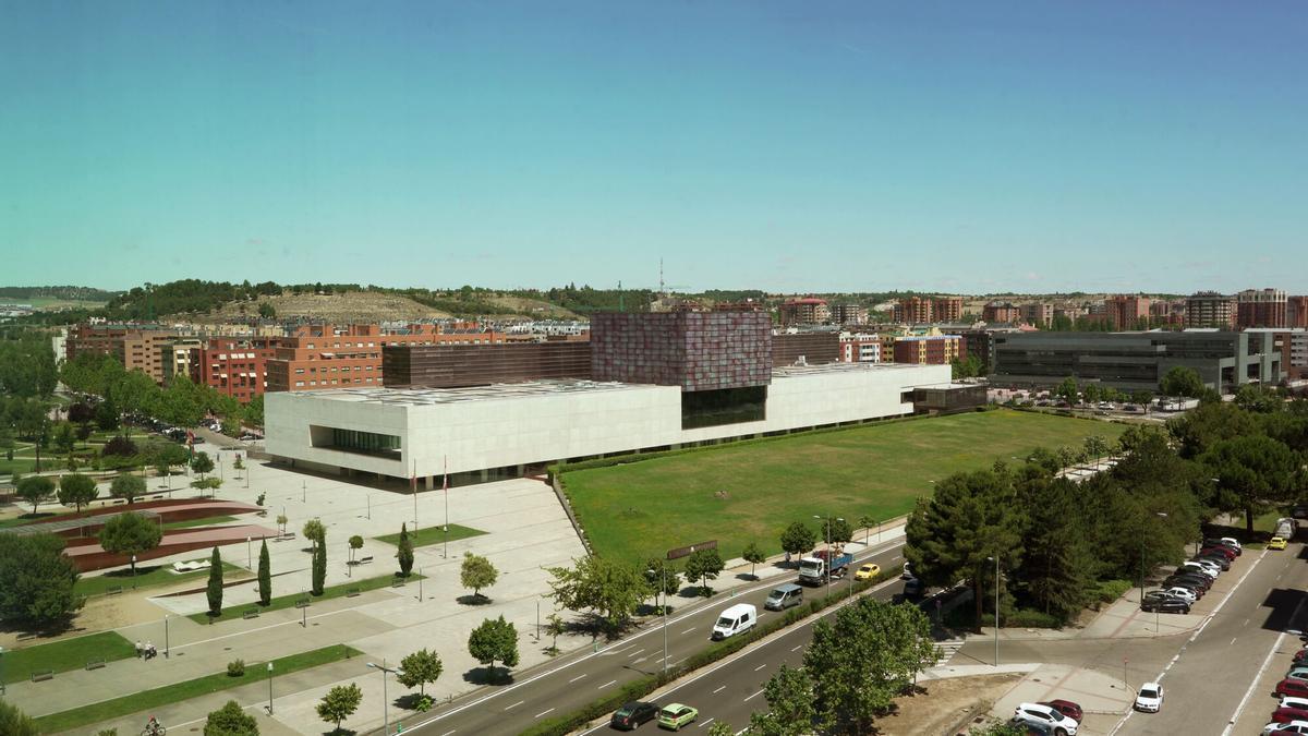 Vista general del edificio de las Cortes de Castilla y León.