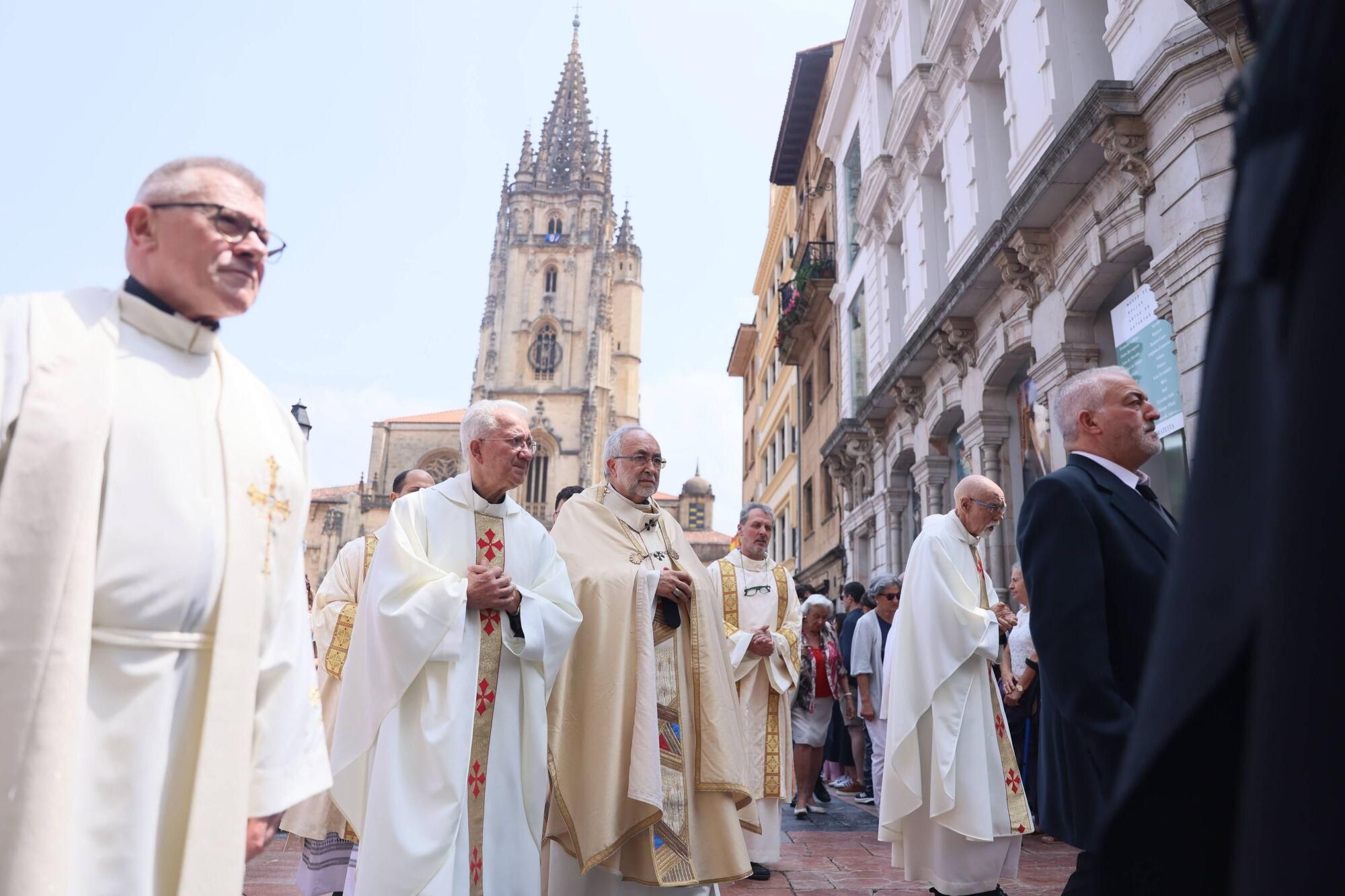 Así fue la misa del Corpus Christi en la catedral de Oviedo.
