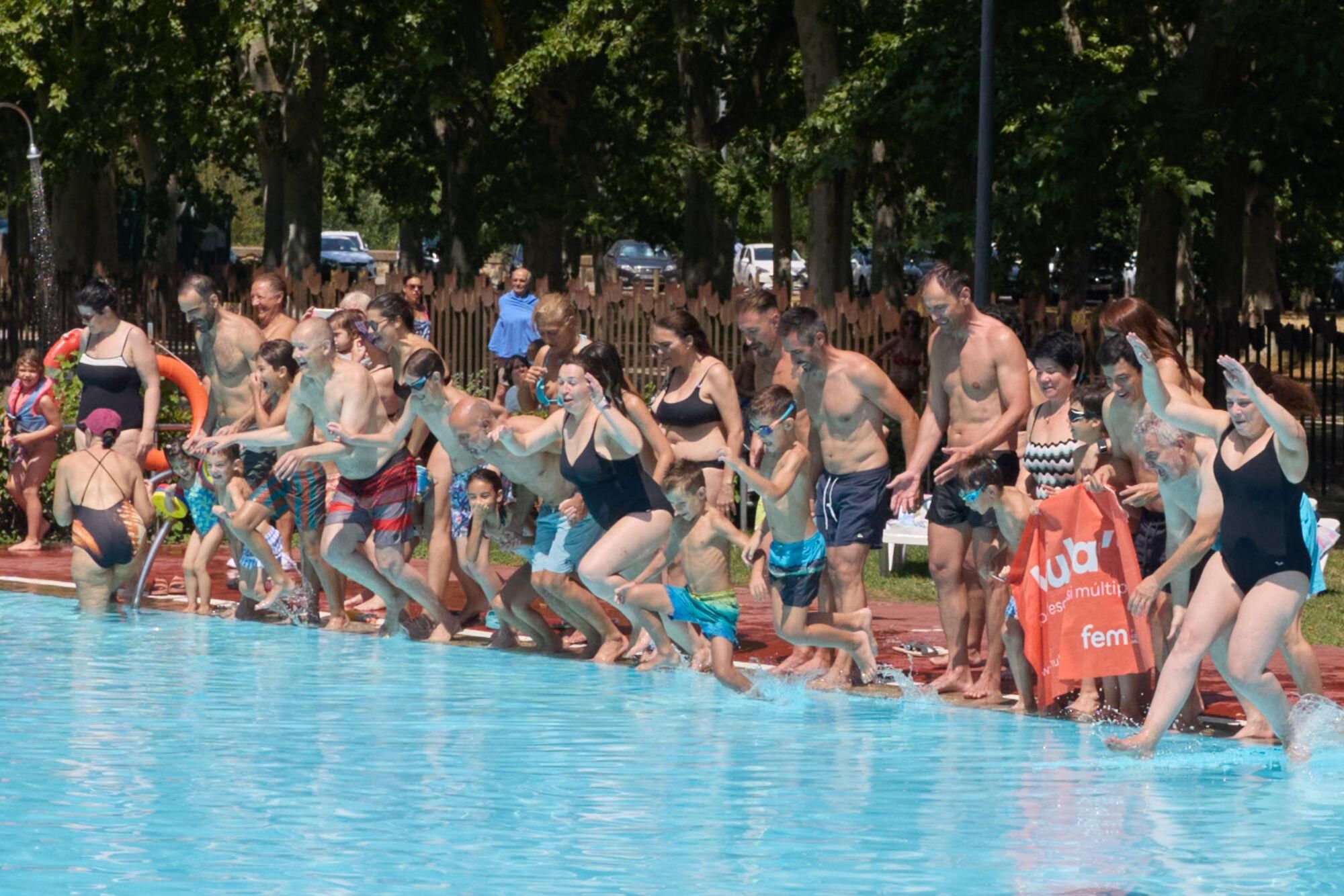 Mulla´t per l´Esclerosis Multiple a la piscina de la Devesa