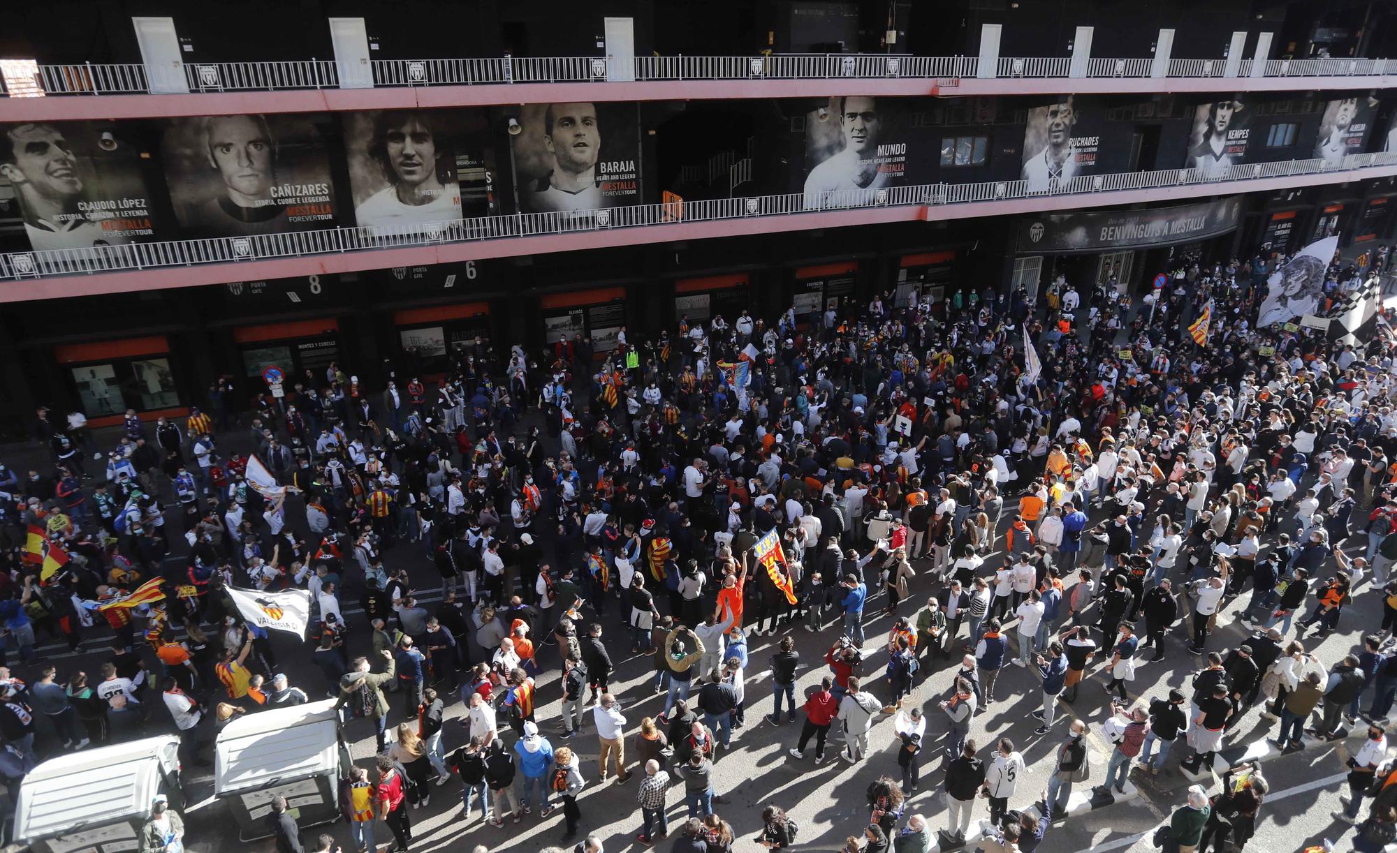 Manifestación contra Peter Lim