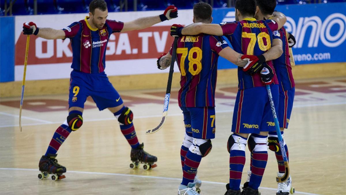 Helder Nunes y Joao Rodrigues celebran una acción durante un partido