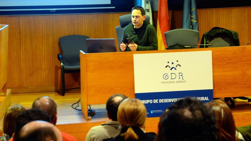 Un momento de la presentación de ayer en Cangas.  // G.N.