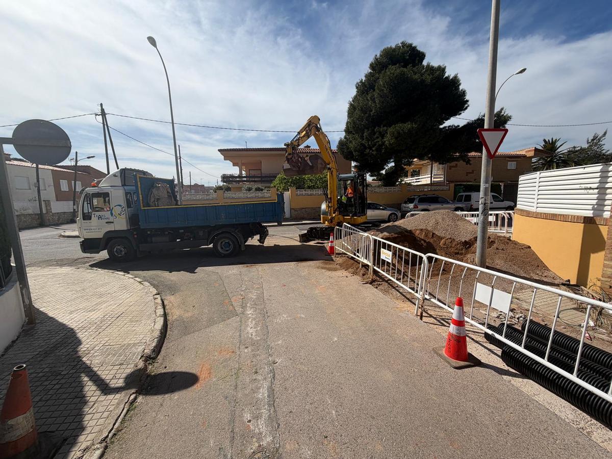 Las obras ya están en marcha en esta calle para solucionar el problema de las inundaciones.