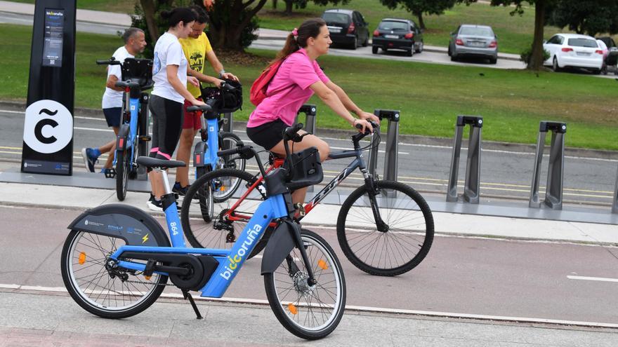 El Concello instala tres nuevas bases de BiciCoruña en Indalecio Prieto, Cuatro Caminos y Eirís