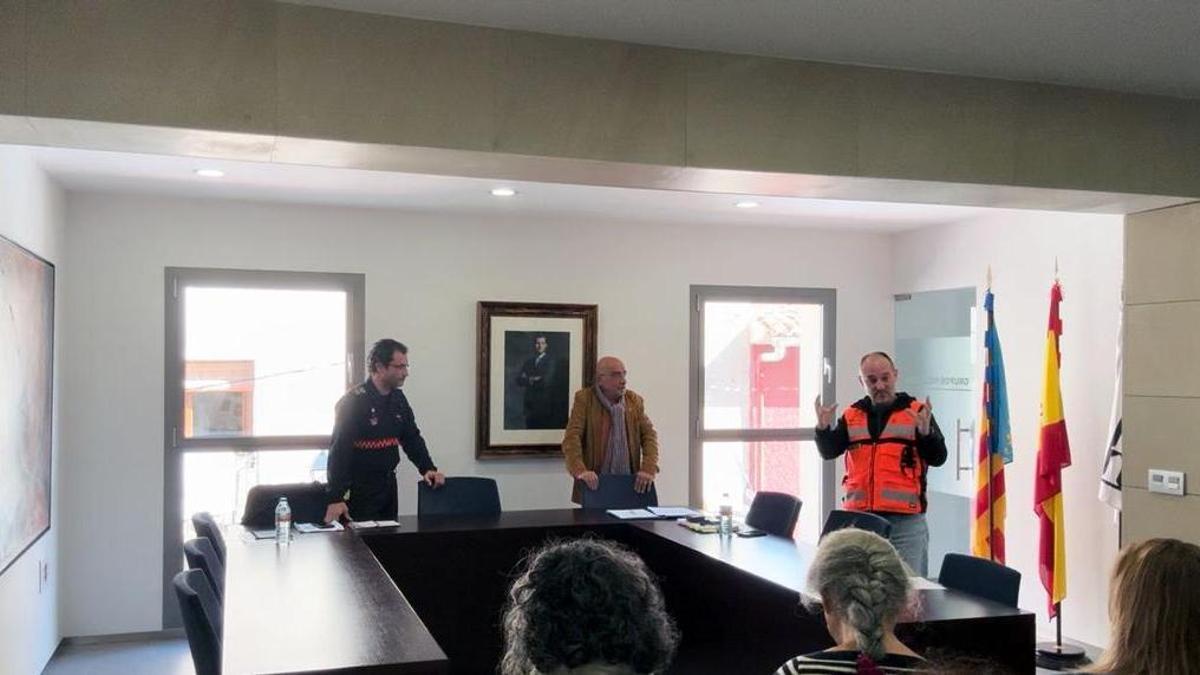 Charla en el Ayuntamiento de Aigües sobre el funcionamiento del servicio
