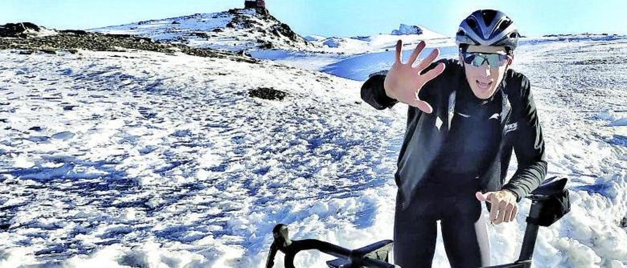 Gutavo Rodríguez, duranteun entrenamiento en bicicleta en Sierra Nevada.