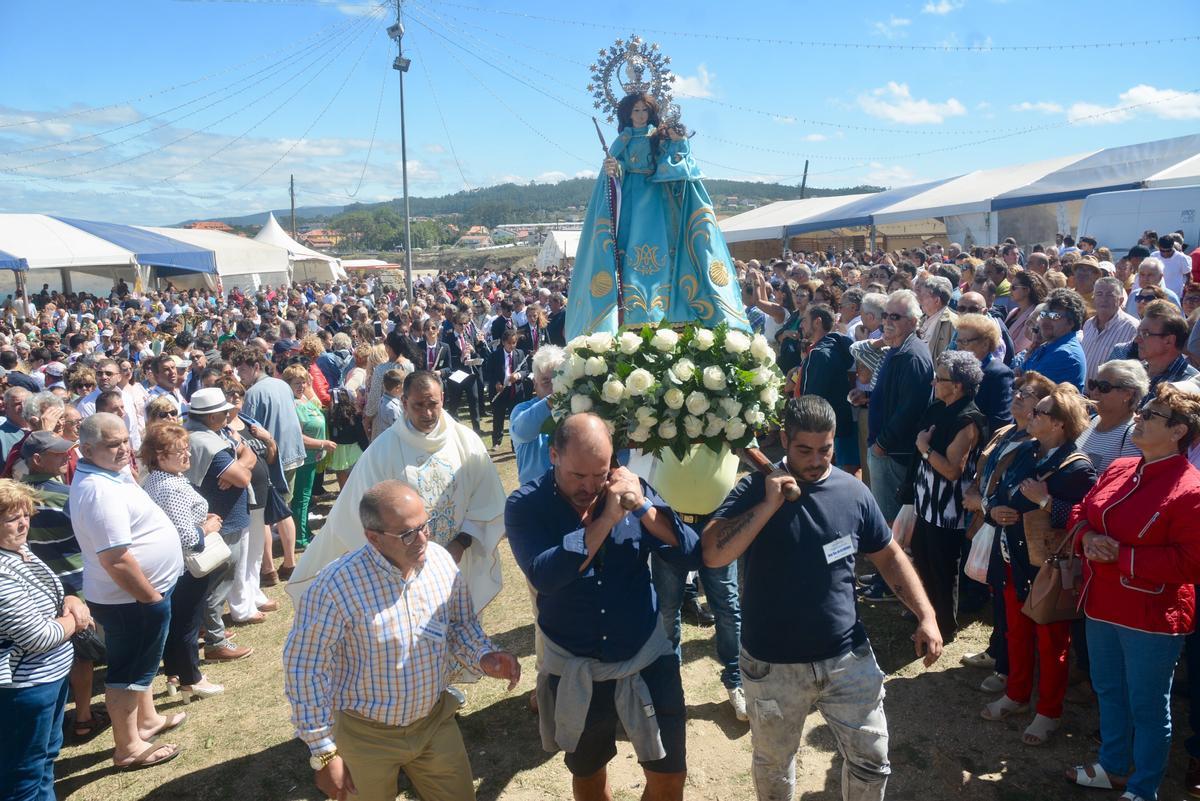 Celebración de la romería de A Lanzada, en Sanxenxo.
