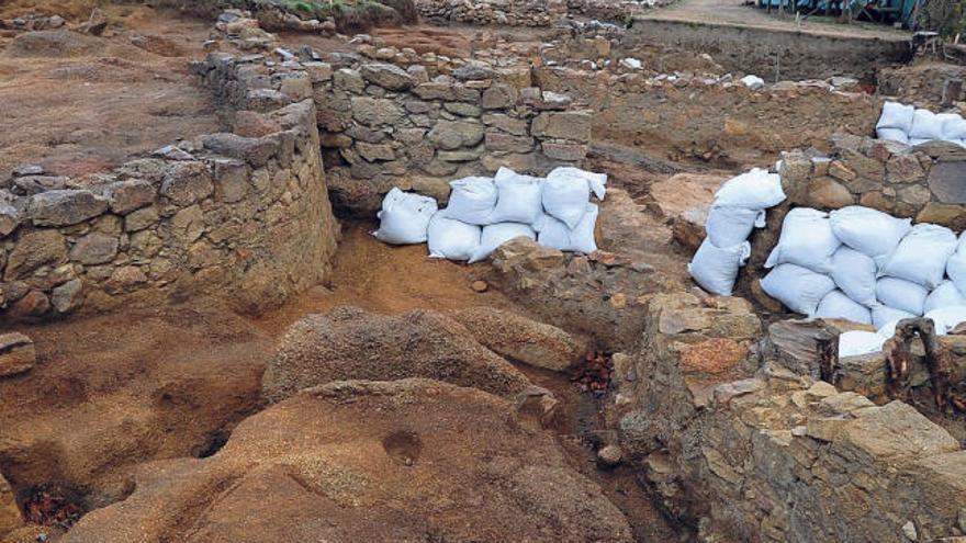 Imagen que muestra el estado de las excavaciones realizadas en el castro de Ribadumia.   // Iñaki Abella