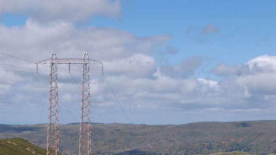 Instalaciones eléctricas en la sierra de Porto.