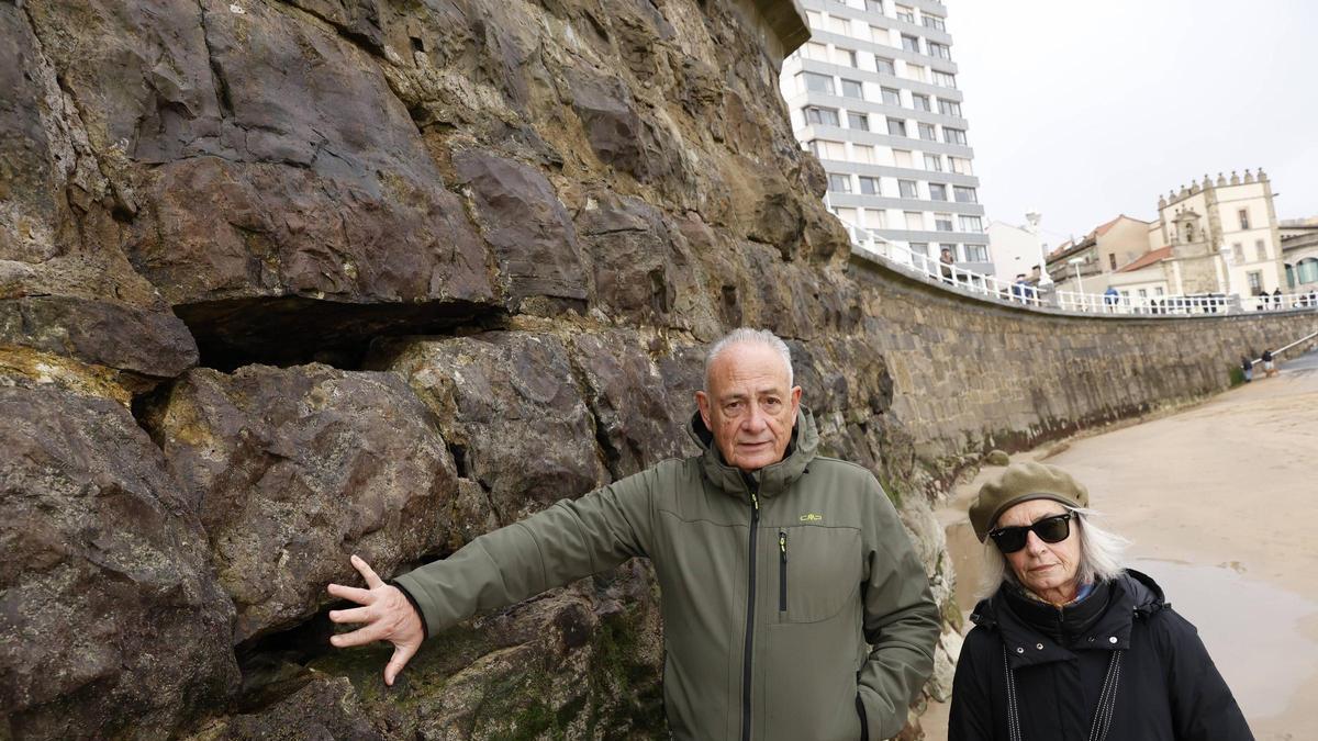 VIDEO: El temporal deja destrozos en el muro de Gijón