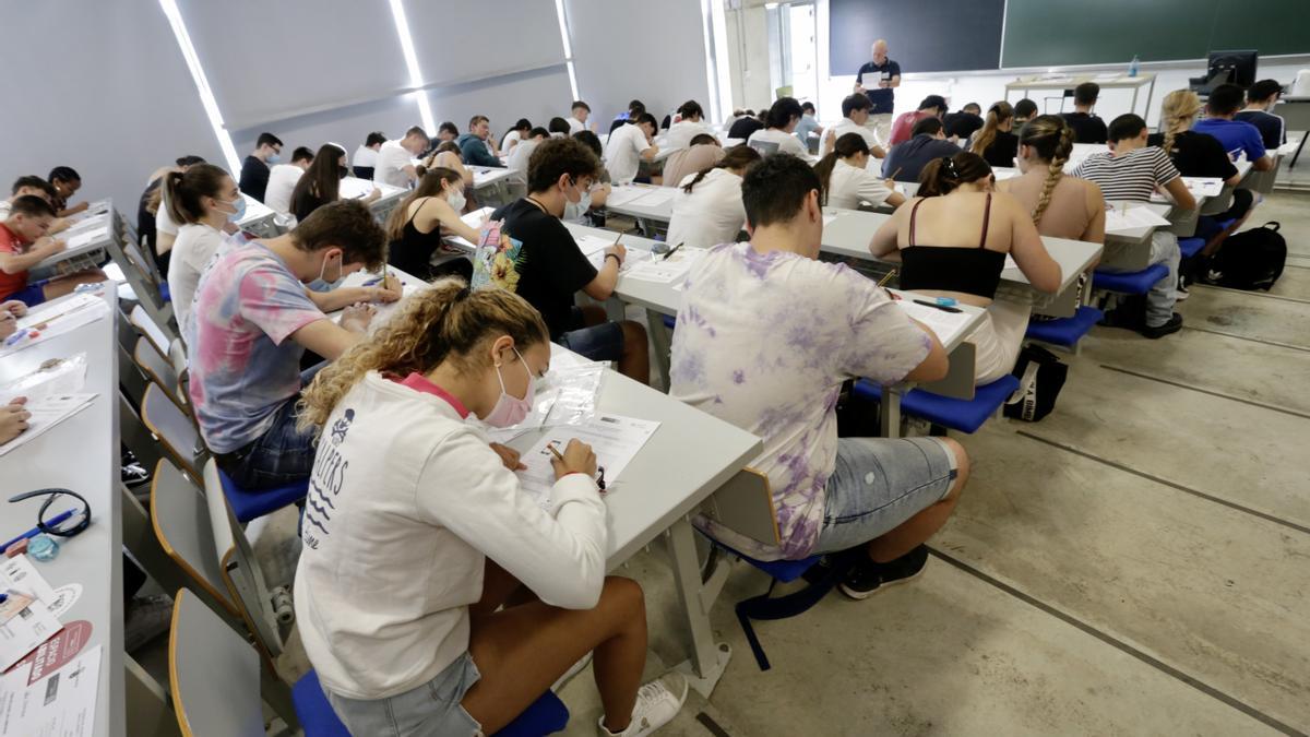 Examen de la EBAU en Murcia