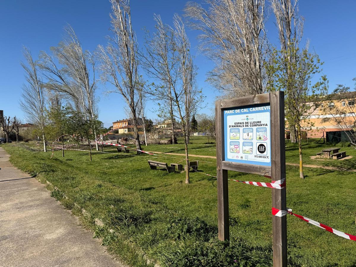 L’Ajuntament de Palamós ha tancat preventivament el parc de Cal Carreviu davant el fort vent.