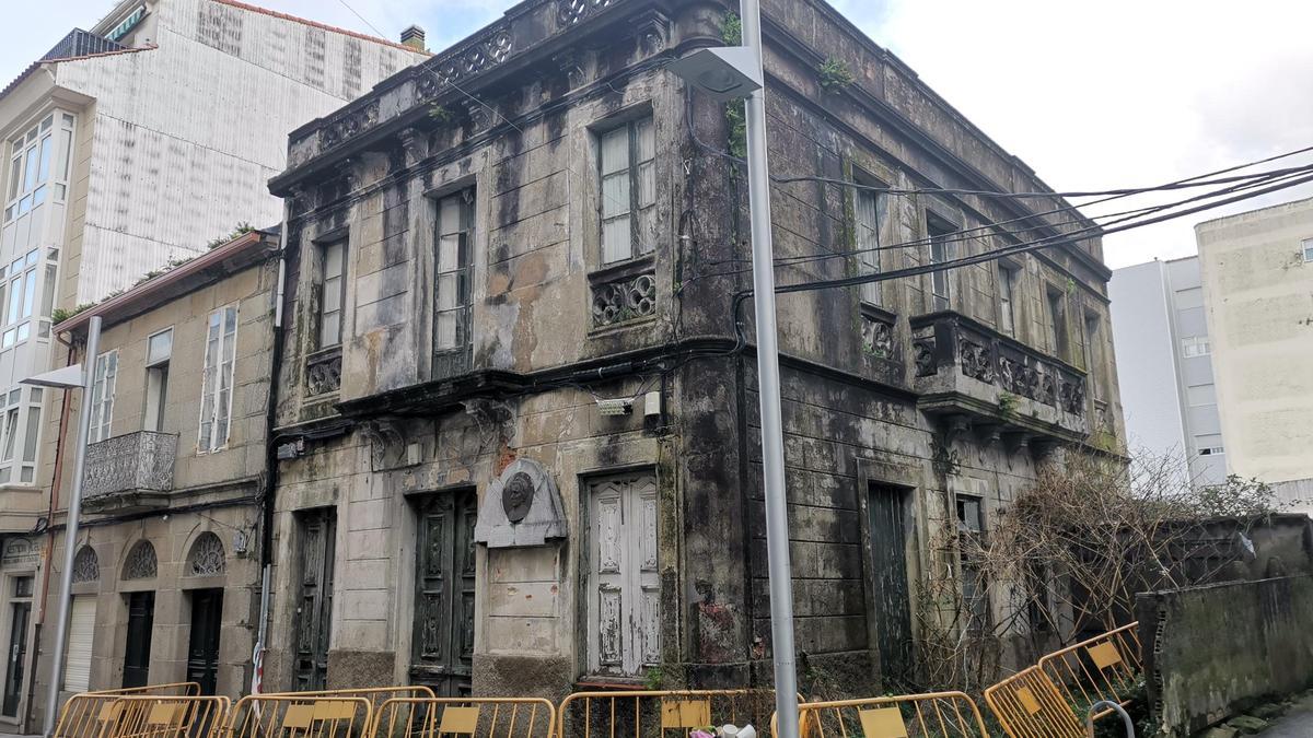 Imagen del estado ruinoso de la antigua casa de Matilde Bares, en la calle Eduardo Vincenti.