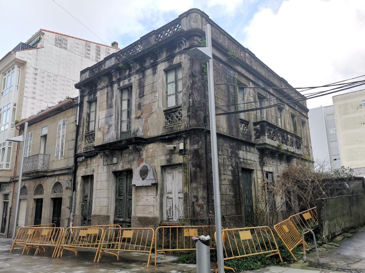 Imagen del estado ruinoso de la antigua casa de Matilde Bares, en la calle Eduardo Vincenti.