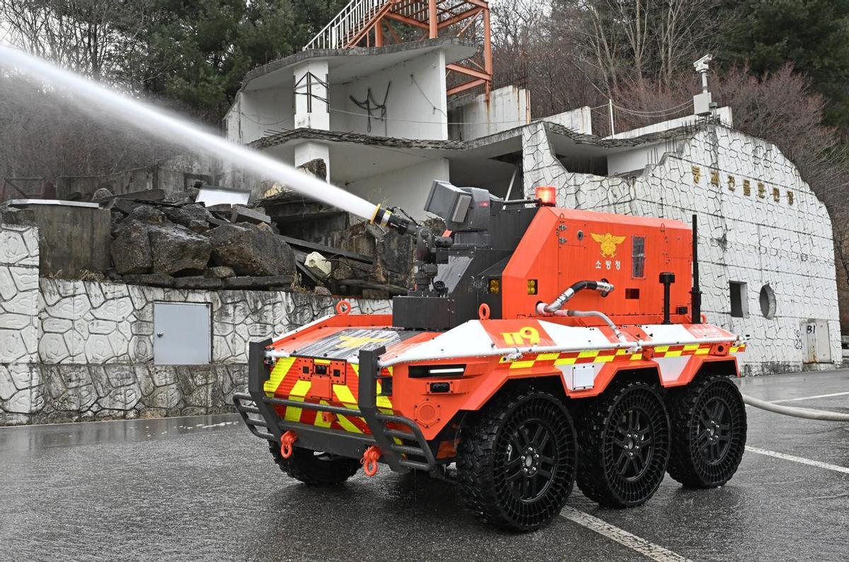 Así es el asombroso robot-bombero que ha creado Hyundai