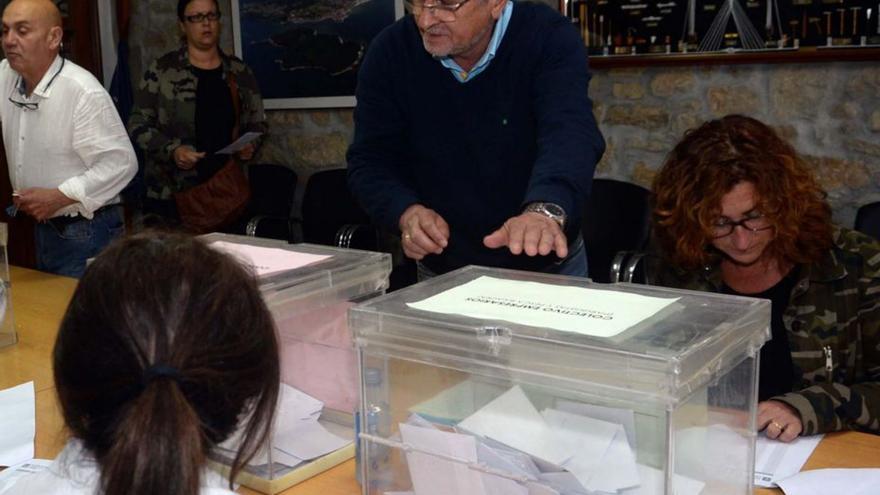 Fernanda Eiras (d.), cuando ejercía como secretaria. |   //  NOÉ PARGA