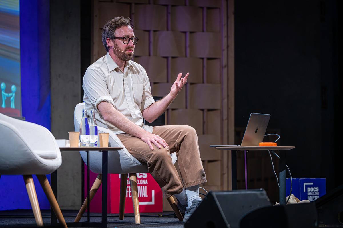 Foto de la masterclass de John Wilson, documentalista/diarista de culto con famosa serie en HBO. em 2024 en el DOCS.