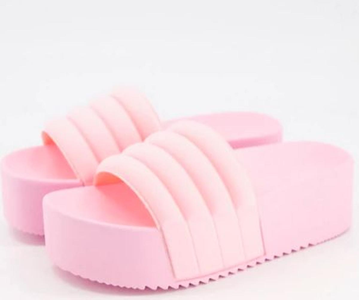 Sandalias color rosa bebé con plataforma plana Flori de ASOS DESIGN