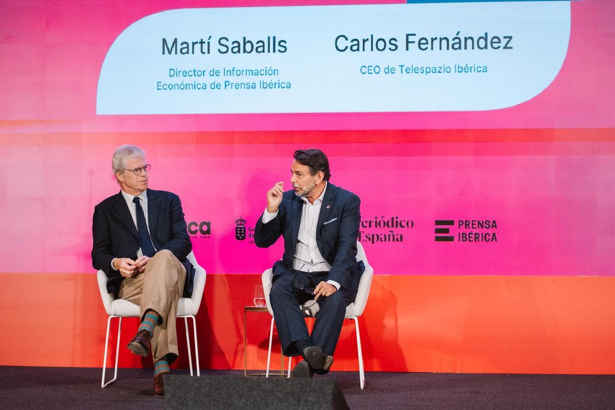 El director de Información Económica de Prensa Ibérica, Martí Saballs, en el diálogo con Carlos Fernández de la Peña, CEO de Telespazio Ibérica. El director de Información Económica de Prensa Ibérica, Martí Saballs, en el diálogo con Carlos Fernández de la Peña, CEO de Telespazio Ibérica.