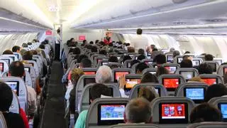 Los expertos dicen que los mayores de 60 años no deberían sentarse juntos en los aviones