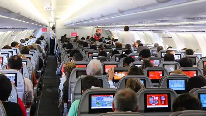 Los expertos dicen que los mayores de 60 años no deberían sentarse juntos en los aviones