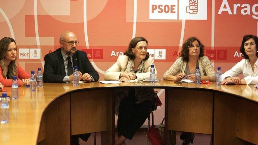 El PSOE defiende las políticas sociales frente a «los bancos»