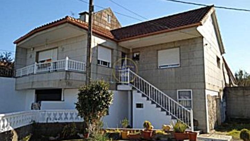 285.000 € Venta de casa en Sárdoma (Vigo) 245 m2, 3 habitaciones, 2 baños, 1.163 €/m2...