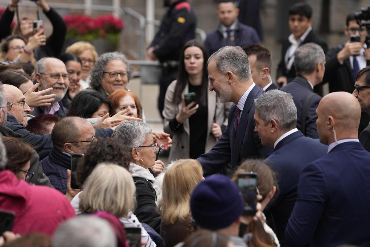 El rey Felipe VI visita LHospitalet