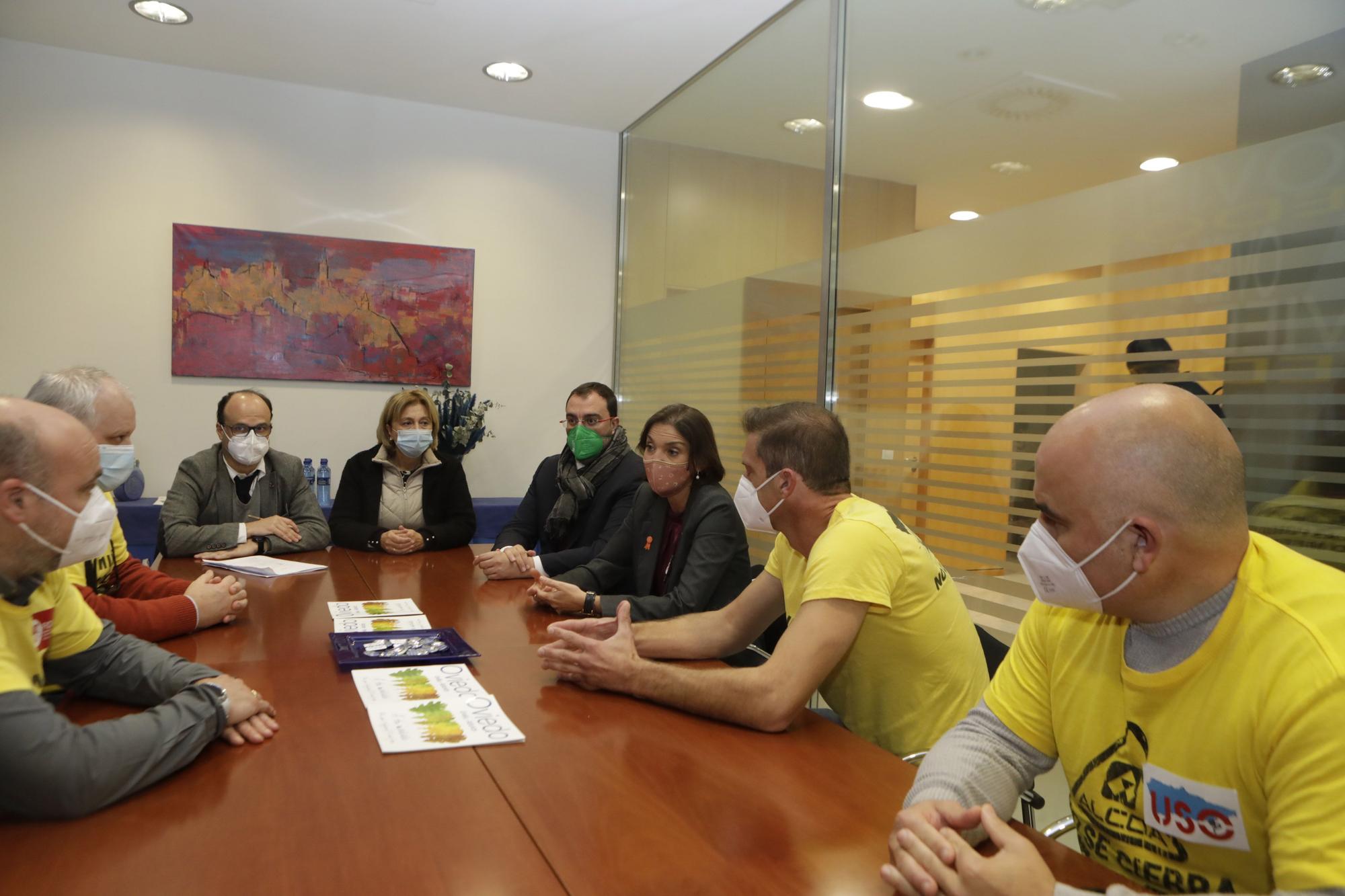 Los trabajadores de Alu Ibérica interpelan a la Ministra Maroto en Oviedo