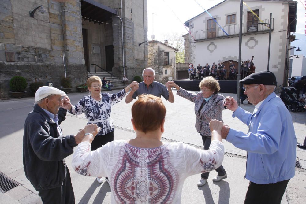 Ball de sardanes a les Preses