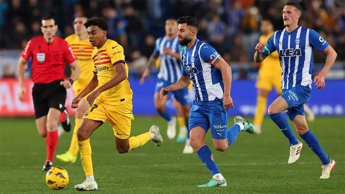 Lamine siembra el p芍nico en Vitoria