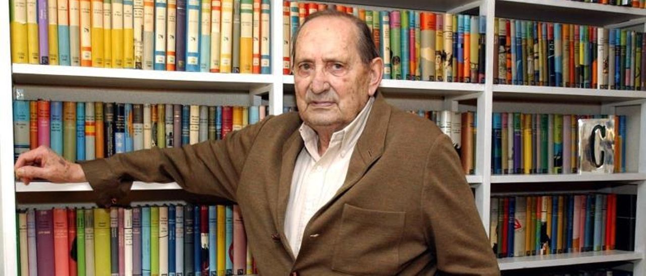 Miguel Delibes: académico en la 'e', periodista en EFE
