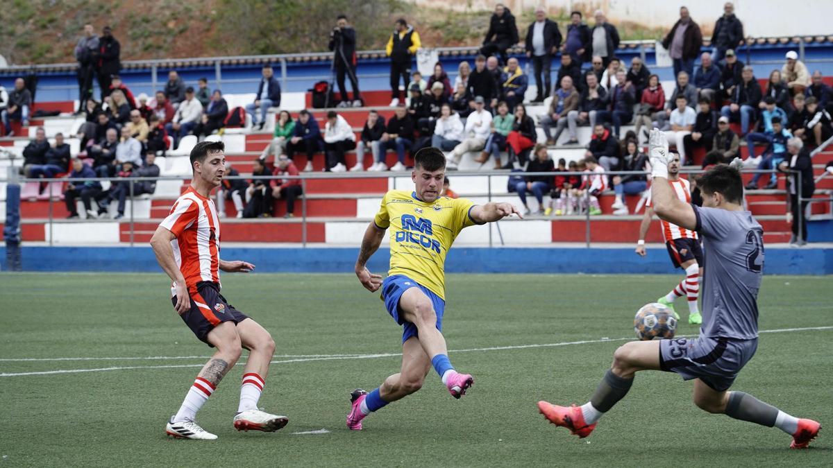 El màxim golejador del grup Èric Compte Copoví ‘Copo’ va encarrilar la victòria a la capital de l’Urgell amb el seu vint-i-dosè  gol