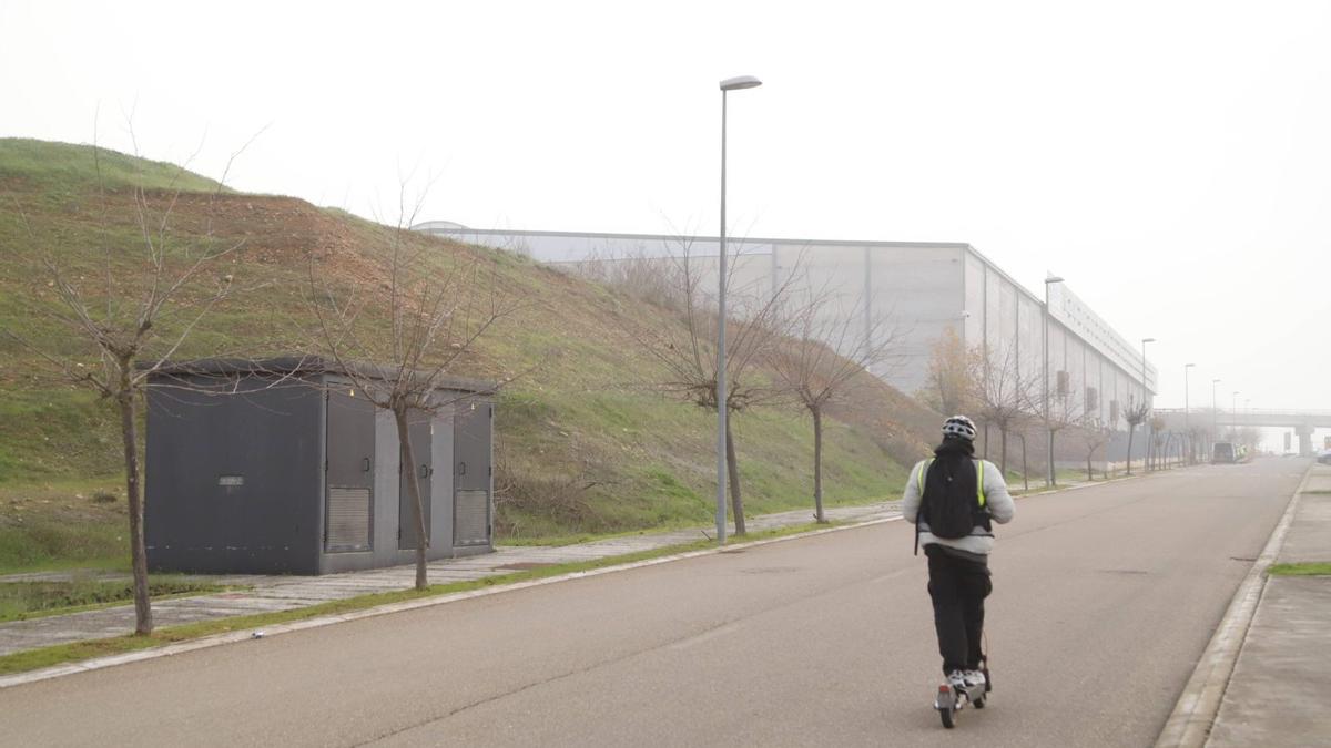 Imagen de las parcelas junto a la actual fábrica de Escribano M&amp;E en el parque tecnológico de Rabanales 21.