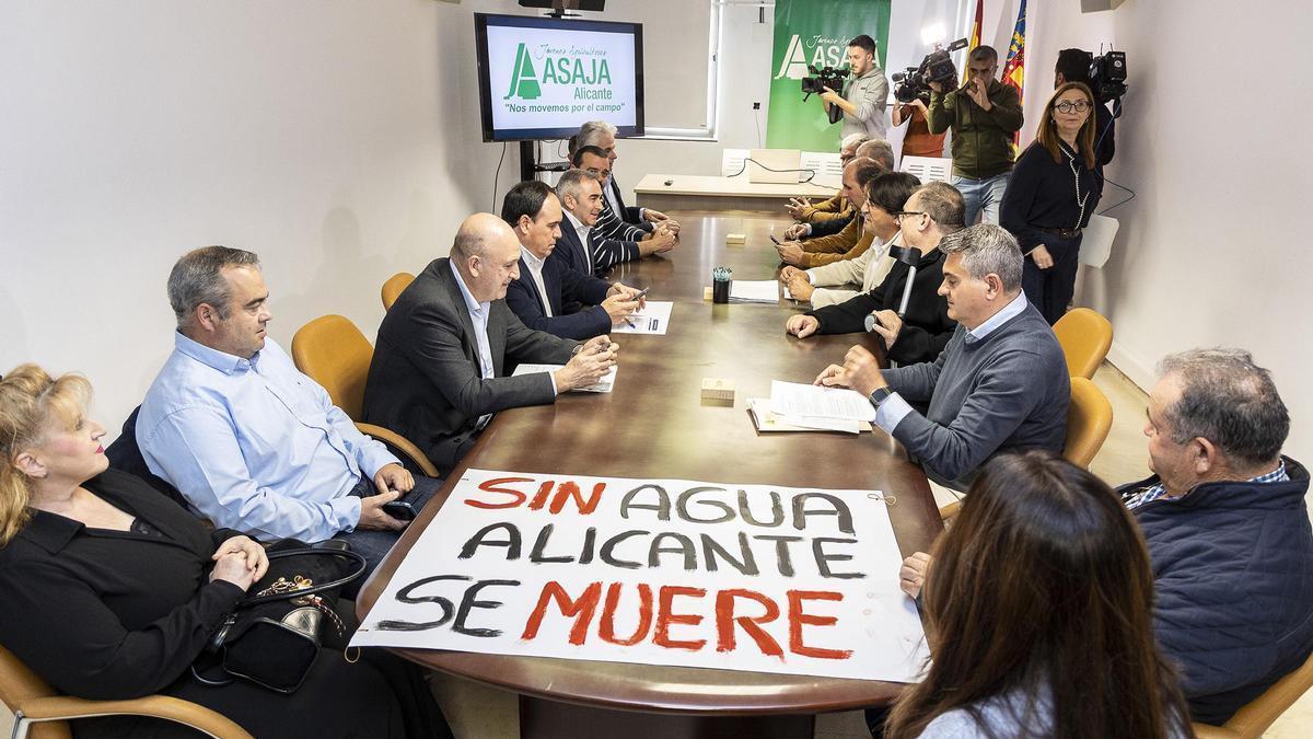 “No hay dinero para el agua en Alicante, pero sí para Marruecos”, afirma Pérez Llorca