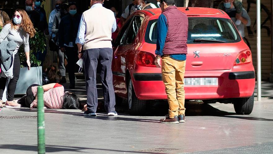 Un coche atropella a dos mujeres en la calle Blanquerna en Palma