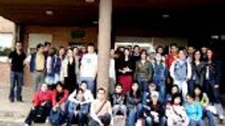 ESTUDIANTES FRANCESES VISITAN MORALEJA