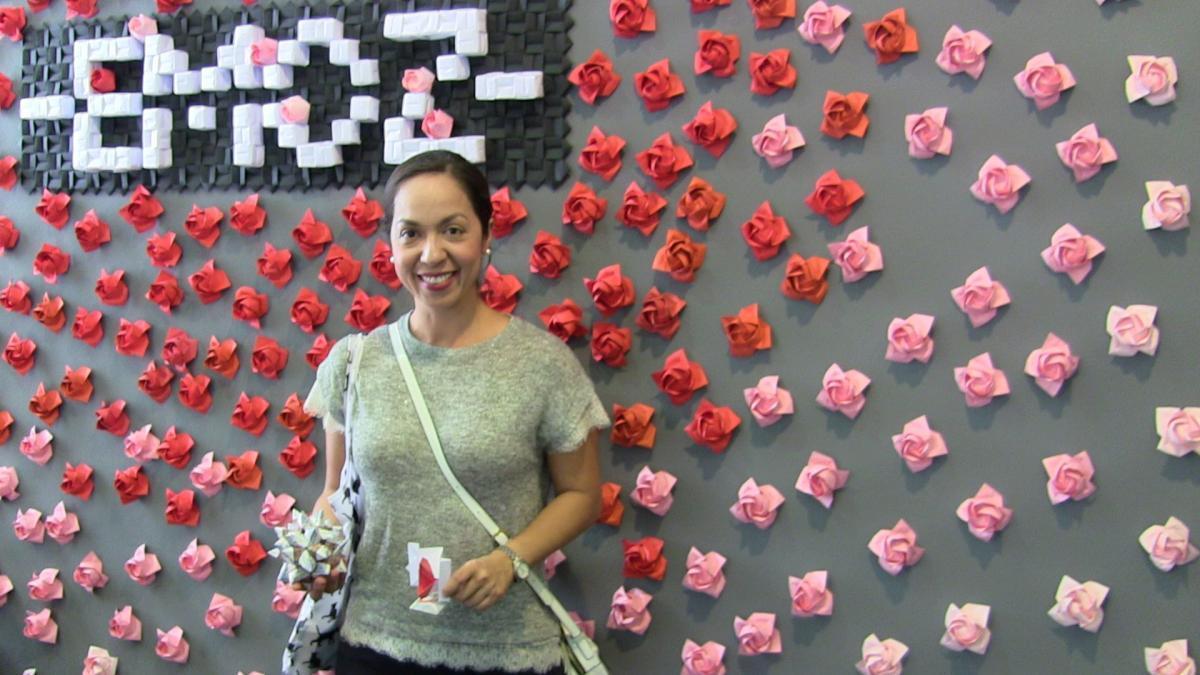 Una turista mexicana, la visitante 150.000 del Museo de Origami de Zaragoza