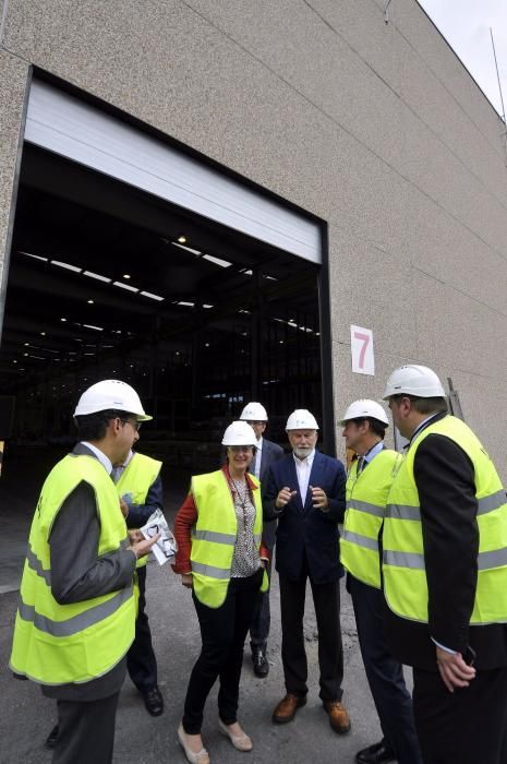 Víctor Audera y Sandra Velarde visitan la factoría de Asla en Villallana