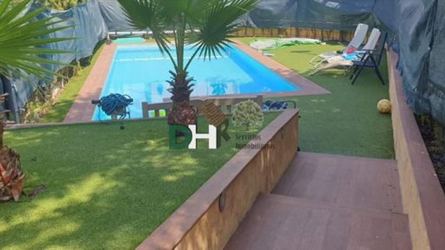 Casas con piscina en venta en Cáceres, la mejor solución ante la llegada del calor