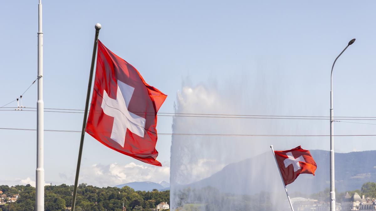 Imagen de archivo de banderas de Suiza.