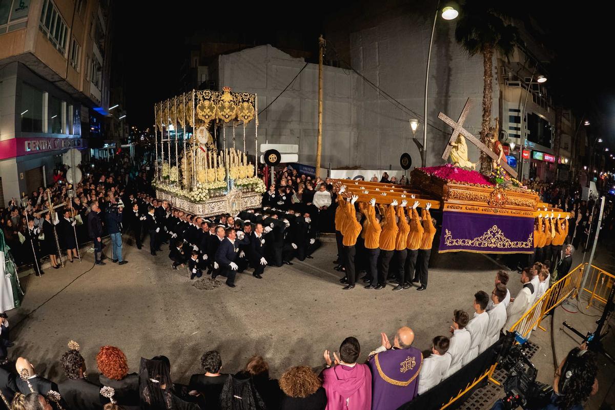 El Miércoles Santo reserva uno de los momentos de mayor potencia visual y emocional: el tradicional Encuentro en la Vía Dolorosa.