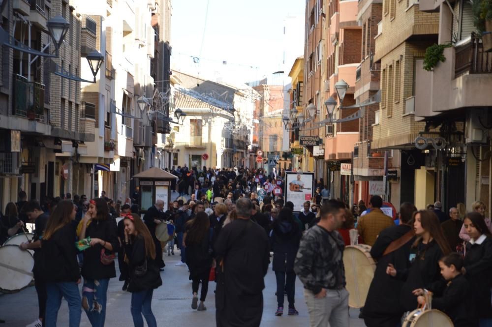 Miles de vecinos se echan a las calles muleñas.