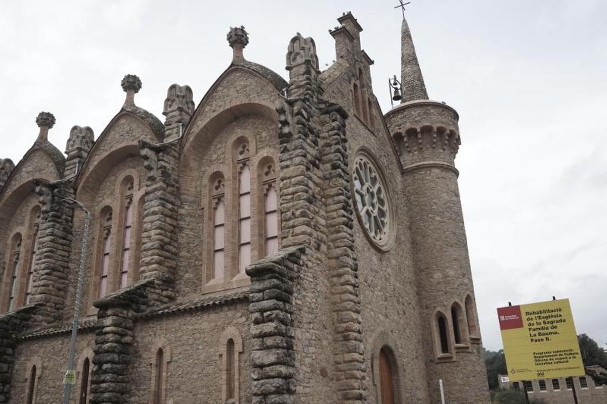 Imatge exterior de l'església de la Sagrada Família de la Bauma
