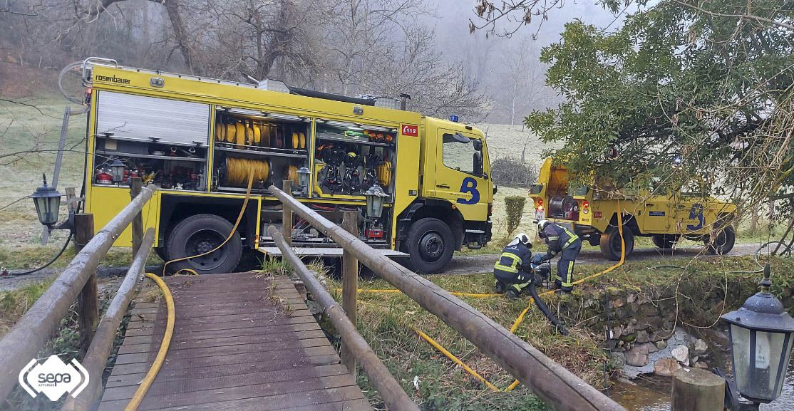 EN IMÁGENES: Las impresionantes fotografías del incendio de la casa de Piloña donde murió una mujer