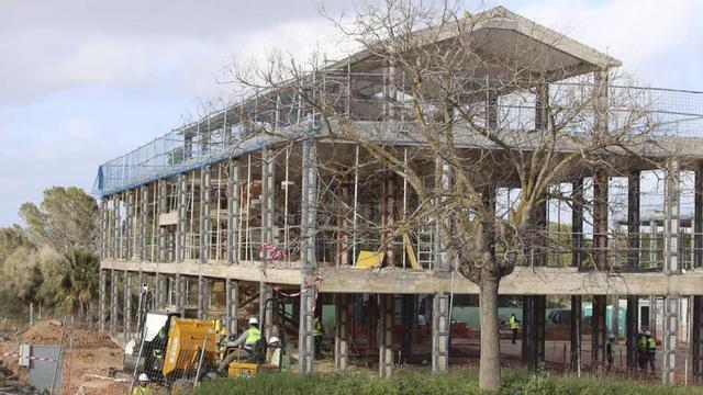 Obras de construcción de la nueva Escuela Oficial de Idiomas en sa Coma. | VALERIA VIDEGAIN